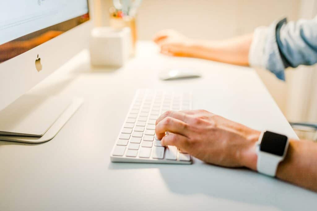 A Person using a Mac